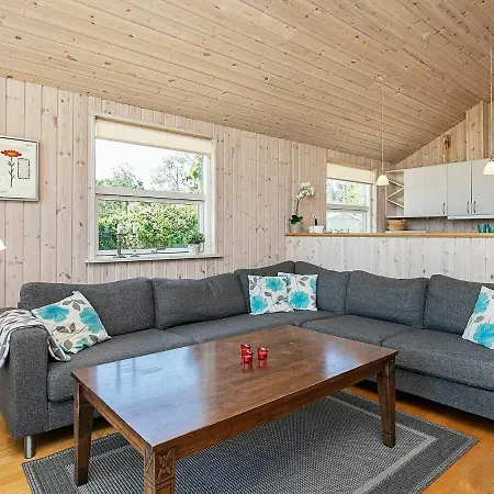 Four-bedroom In 4 Holiday home *