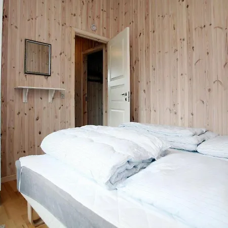 Holiday home Four-bedroom In 4