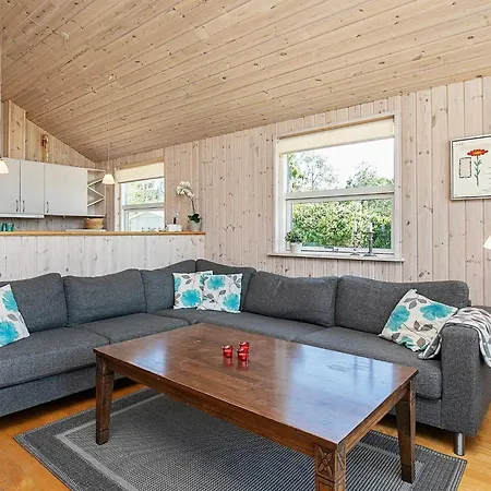 Four-bedroom In 4 *