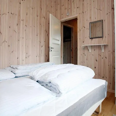 Holiday home Four-bedroom In 4
