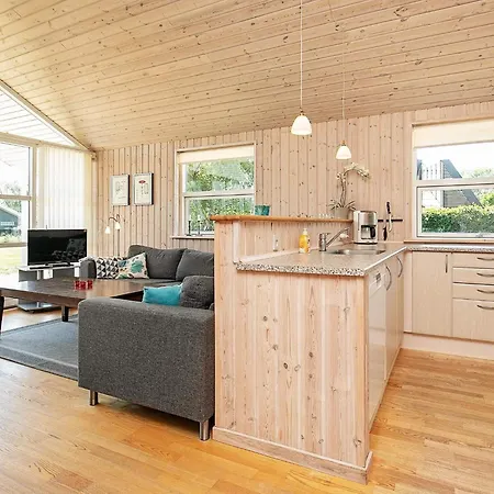 Seaside Retreat In Lolland Ferienhaus
