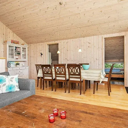 Holiday home Four-bedroom In 4 *