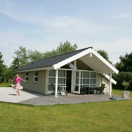 Four-bedroom In 4 Holiday home *